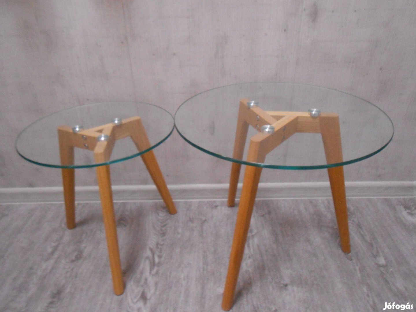 Gyönyörű tölgyfa-üveg asztal szett