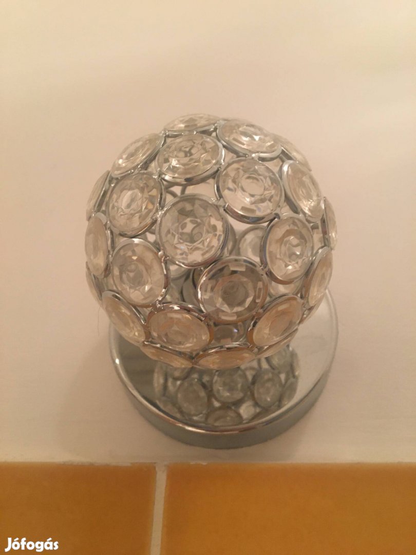 Gyönyörű újszerű gömb alakú lámpa izzóval fürdőszobai