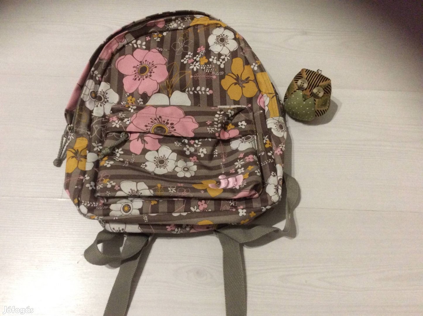 Gyönyörű virágos kis hátizsák +ajándék kis baglyos kulcstartó