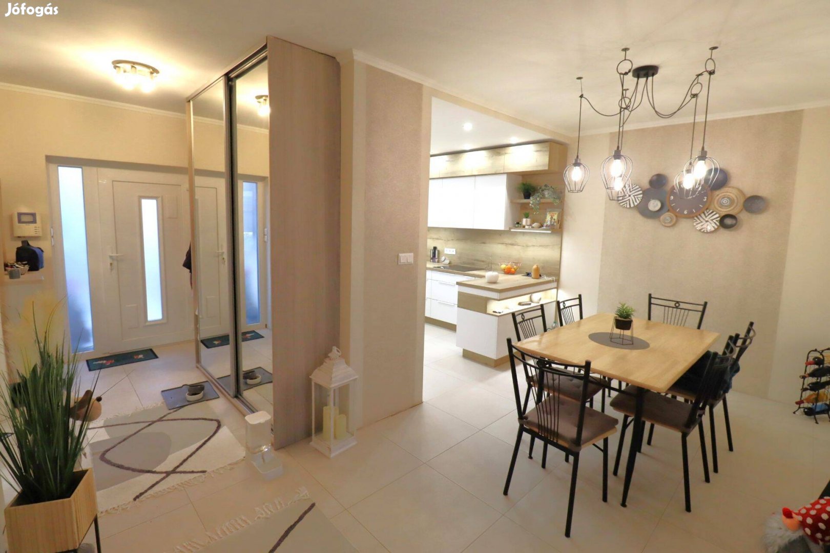 Győr-Bácsán 157 m2-es , 5 szobás Családi ház ,terasszal ,garázzsal