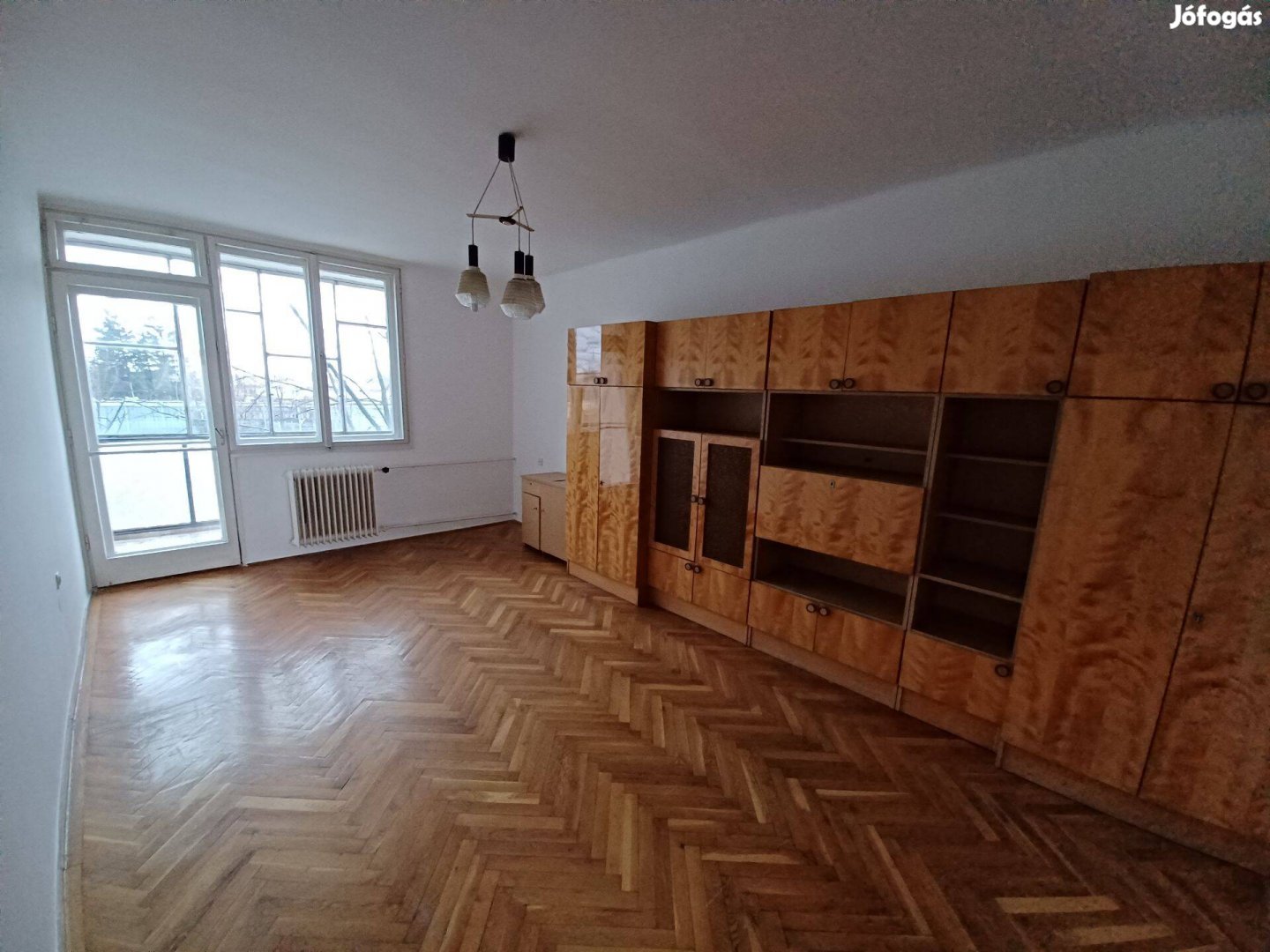 Győr-Gyárvárosban eladó egy első emeleti tégla lakás