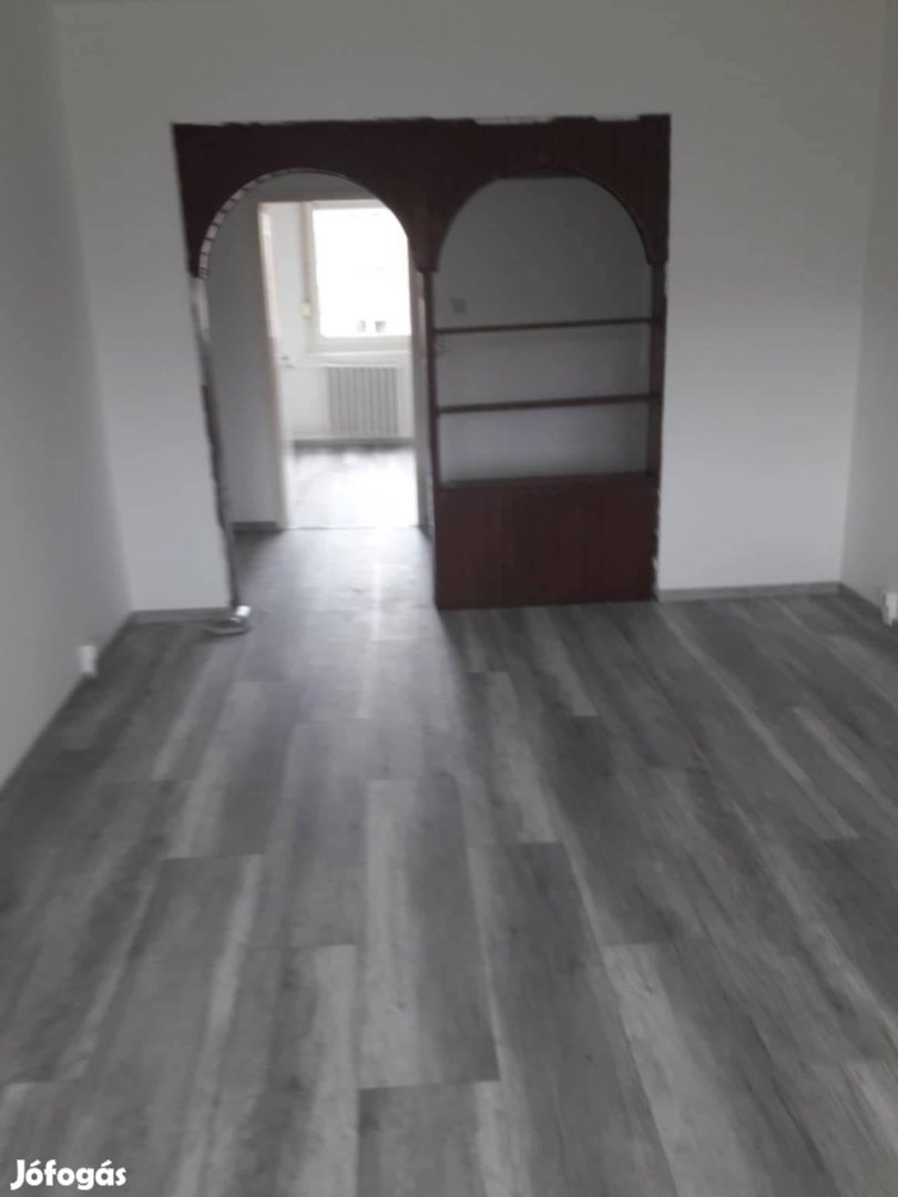 Győr Marcalváros II 2 szbás bútorozatlan lakás kiadó