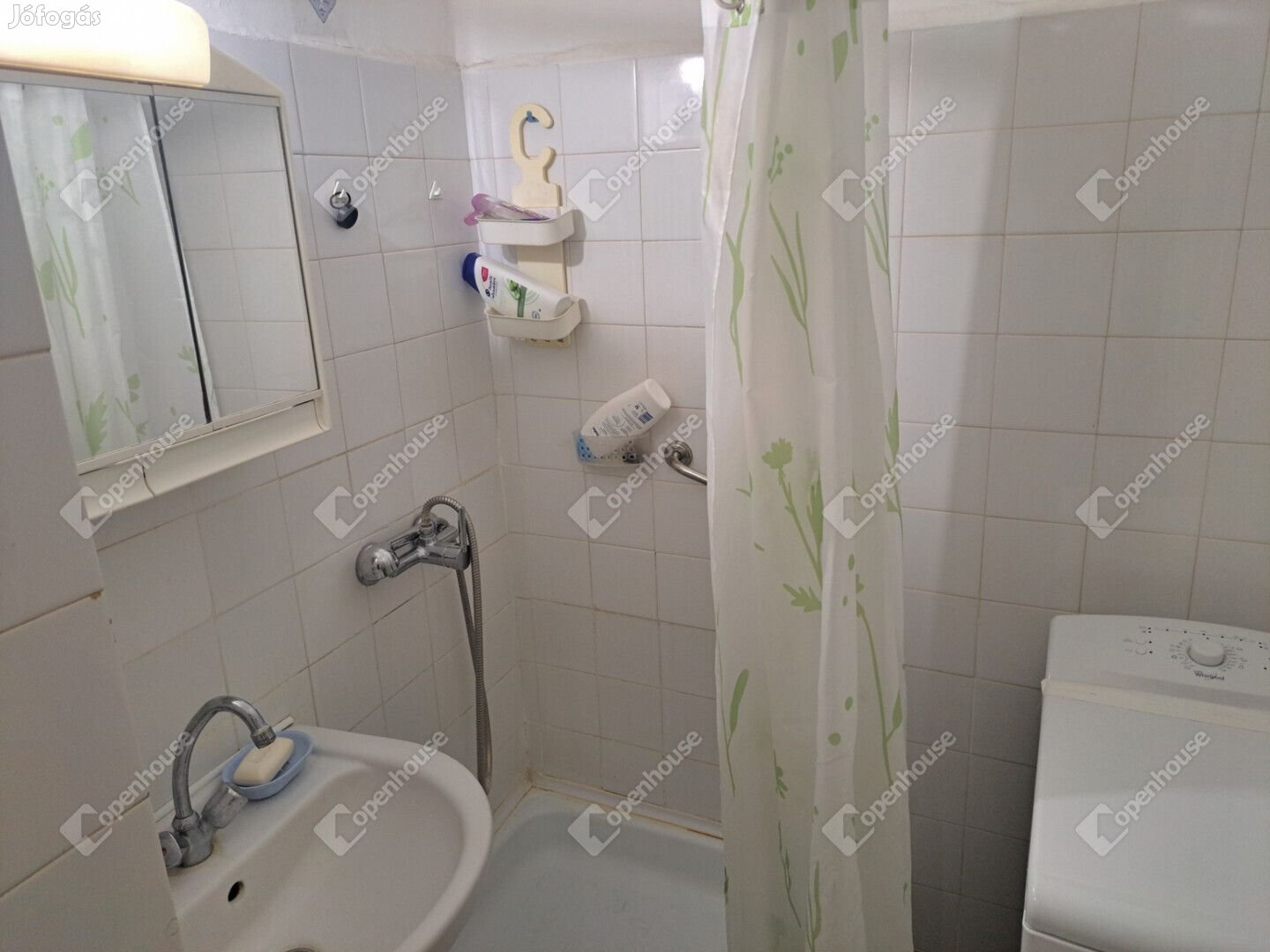 Győr-Nádorvárosban háromszobás, erkélyes, tehermentes téglalakás eladó
