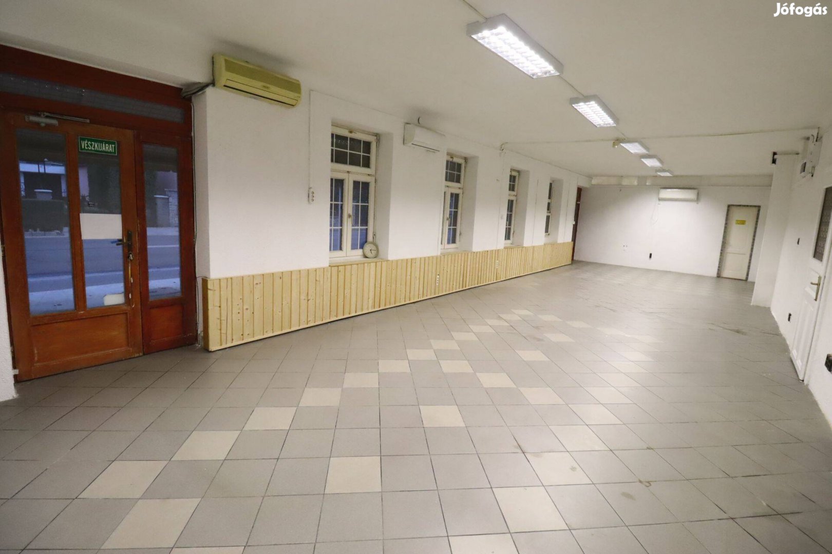 Győr-Szabadhegyen 80 m2-es ülethelyiség Kiadó!