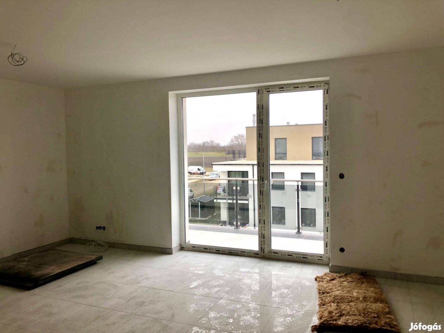 Győr-Szitásdombon nappali + 2 szobás lakás, 30 nm erkéllyel eladó