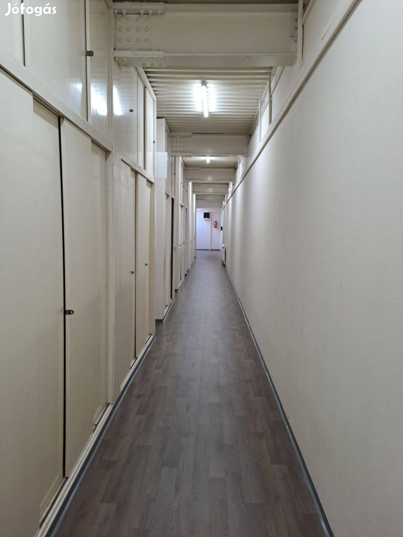 Győr, Czuczor Gergely Utcában Iroda Kiadó