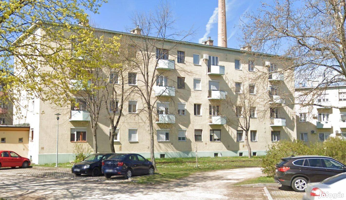 Győr, Sport utcában 43m2- es, nappali+1 szobás, magasföldszinti lakás