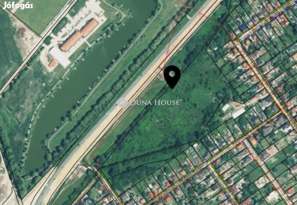 Győr - MÉNFŐCSANAKON LAKÓÖVEZETTEL HATÁROS NAGYMÉRETŰ TELEK