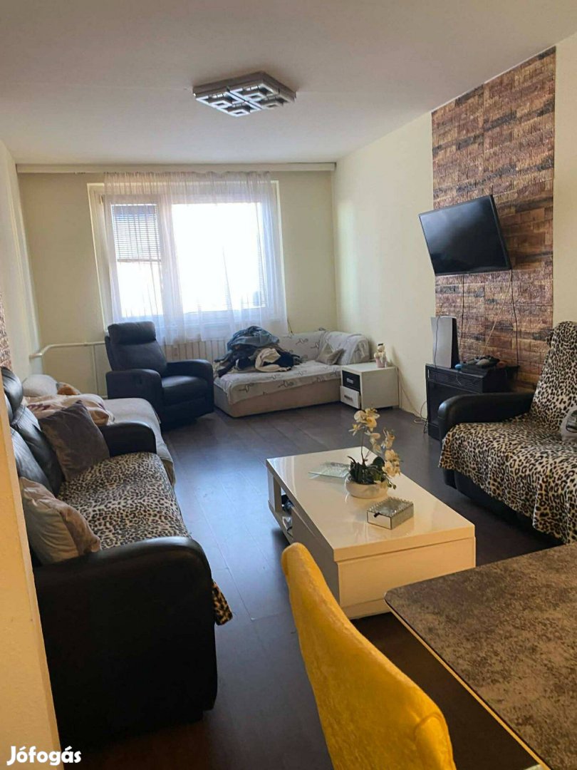 Győrben Kassák utcában 4.emeleti lakás eladó