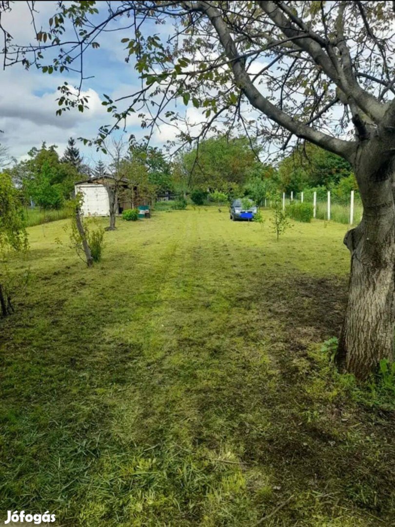 Győrben az Iparipark közelében zártkerti telek Eladó