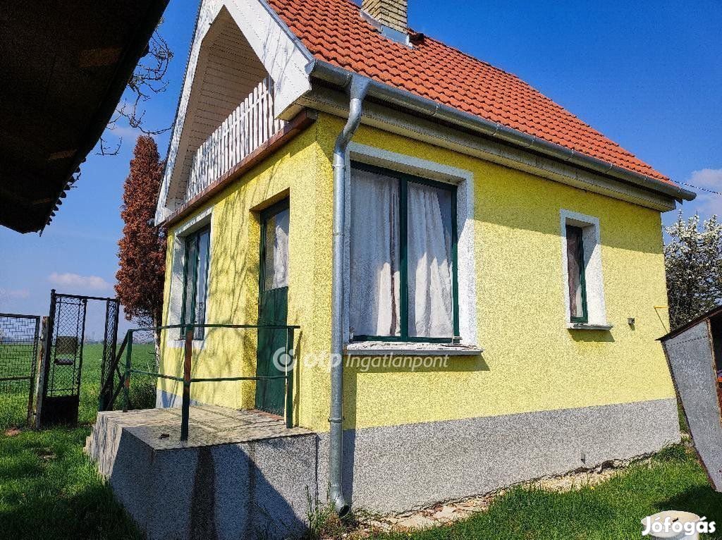 Győri 34 nm-es ház eladó