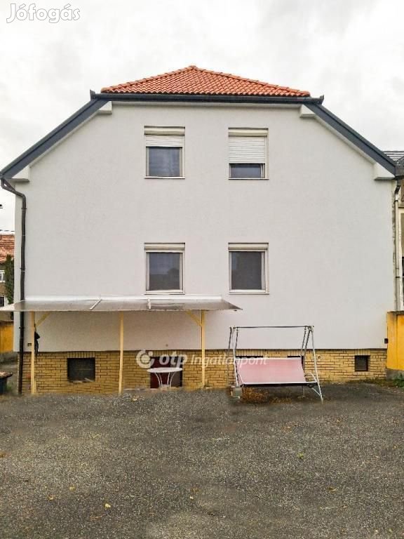 Győri 360 nm-es ház eladó