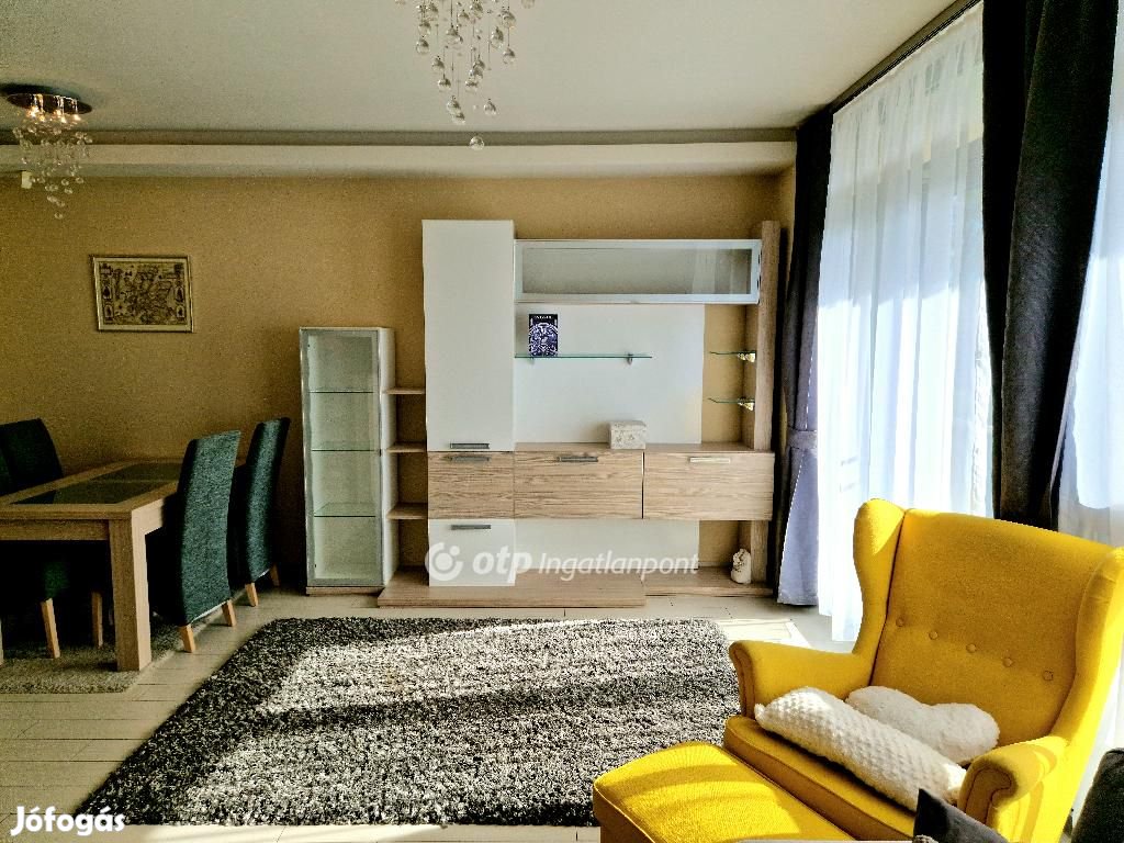 Győri 78 nm-es lakás eladó