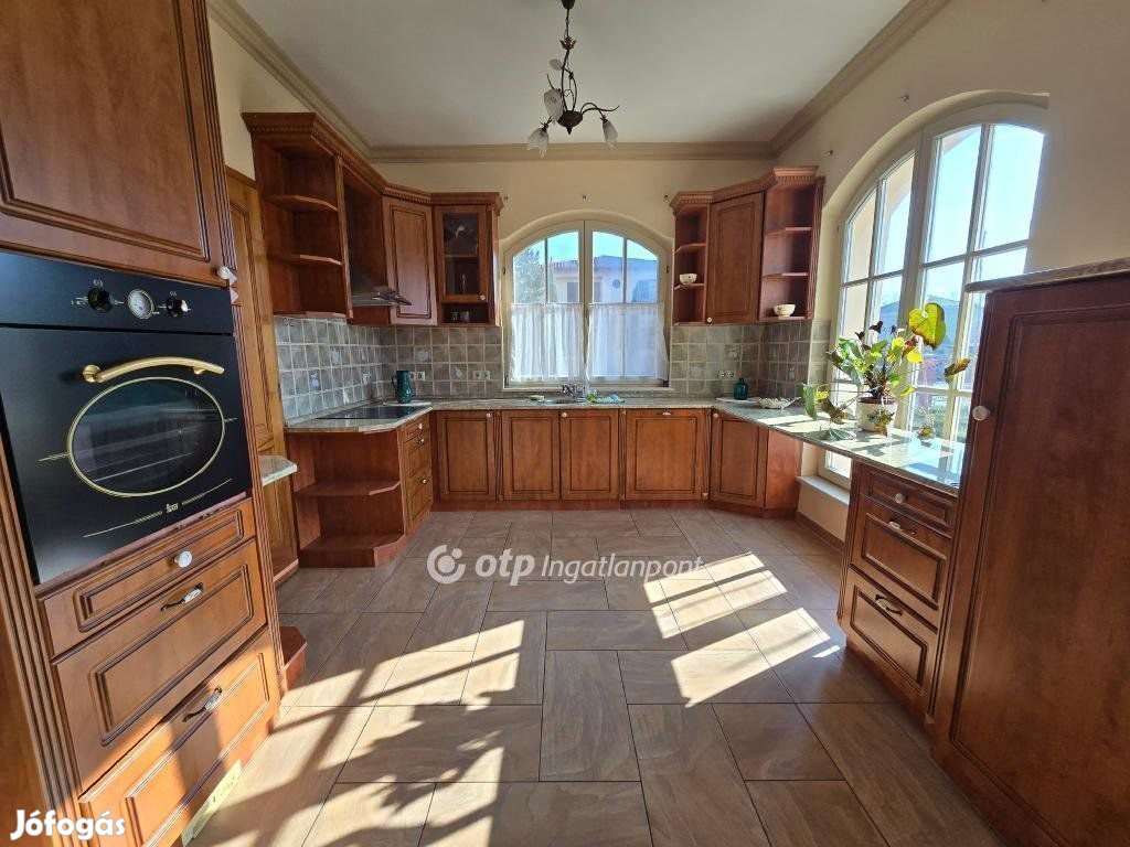 Győri eladó 229 nm-es ház