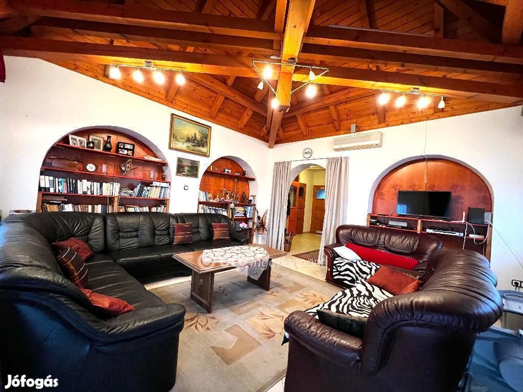 Győri eladó 266 nm-es ház