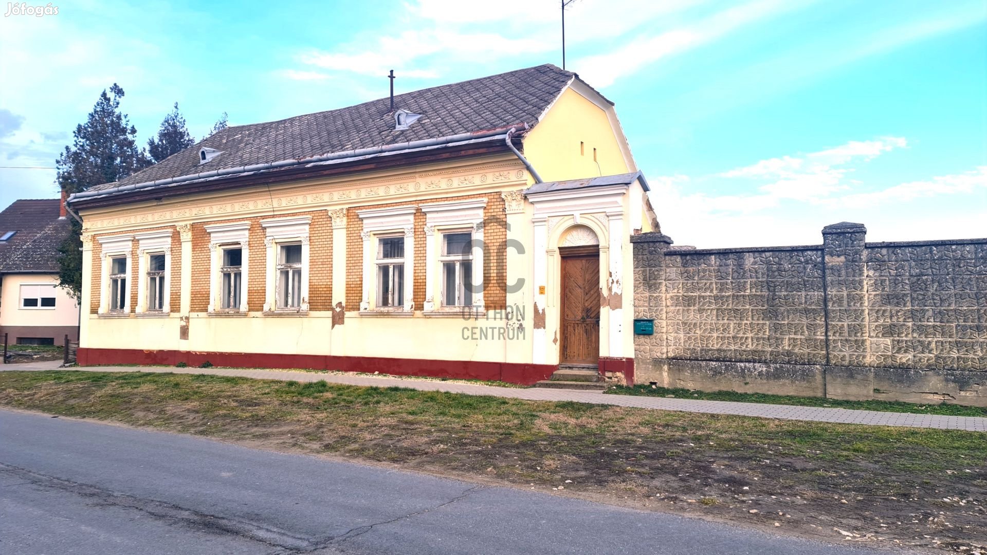 Györköny központjában üzem eladó