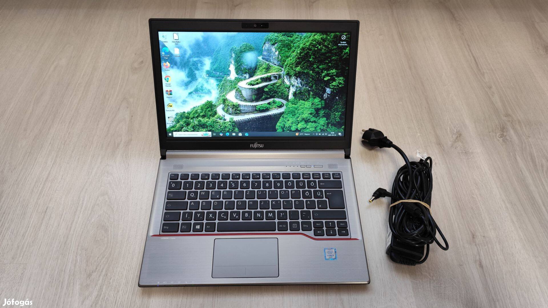 Gyors Fujitsu Lifebook E746 14" laptop i5-6300U 8GB,256GB ssd,Jó aksi