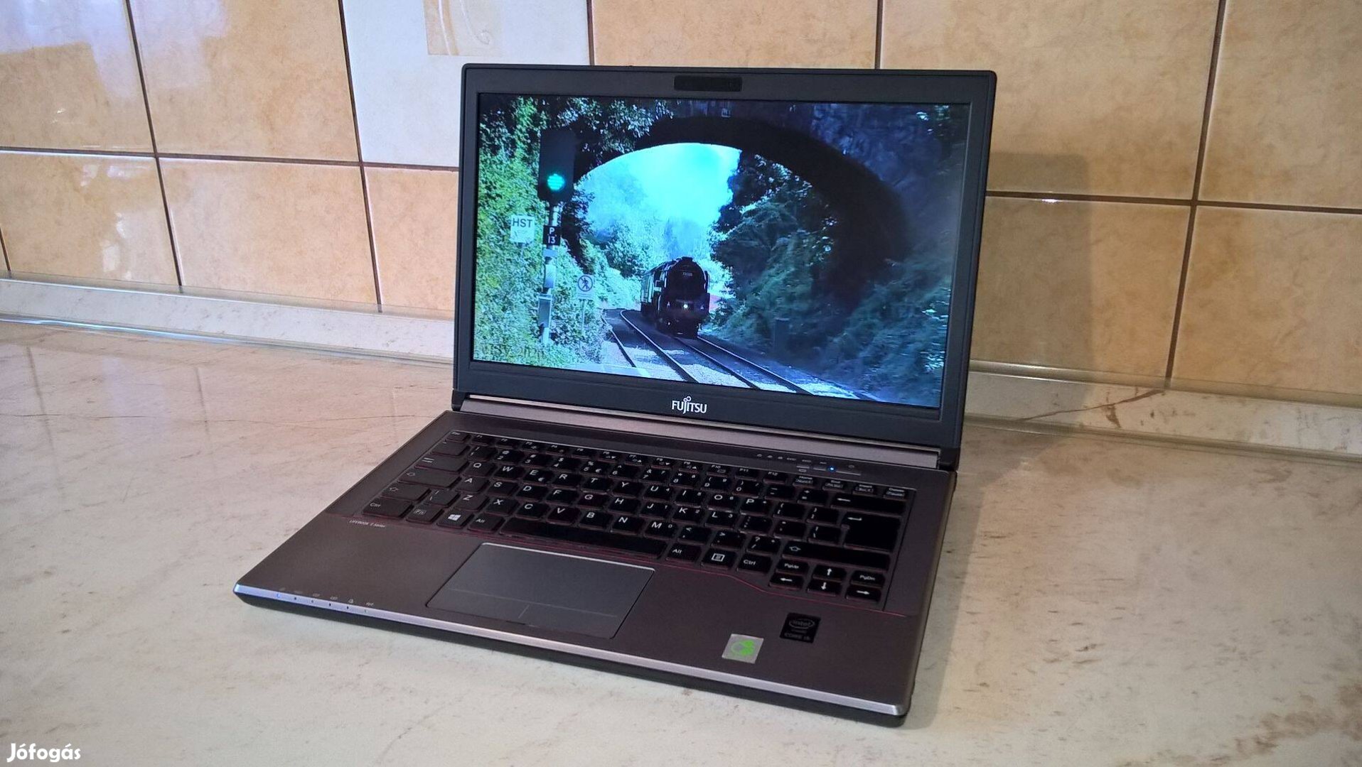 Gyors Fujitsu Lifebook I5 laptop notebook ssd, jó akku Win10