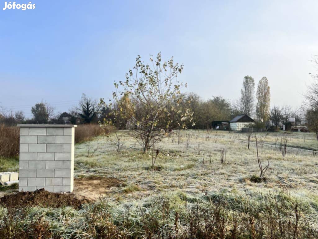 Győrság-Halomalján 1860 nm-es zártkerti telek 10%-os beépíthetőséggel