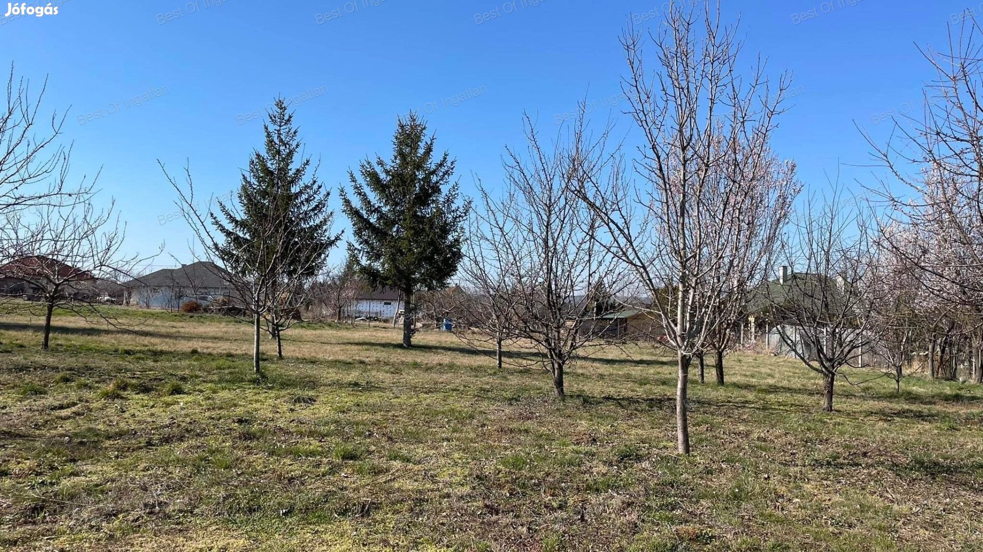 Győrságon 750 m2-es összközműves építési telek eladó!