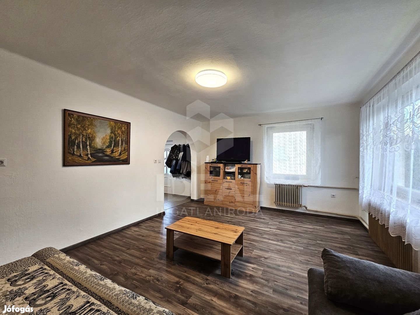 Győrújbarát, 6 szobás felújított tégla családi ház 2200 nm-es