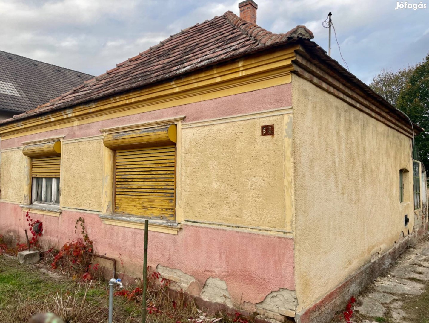 Győrújbaráton családi ház eladó