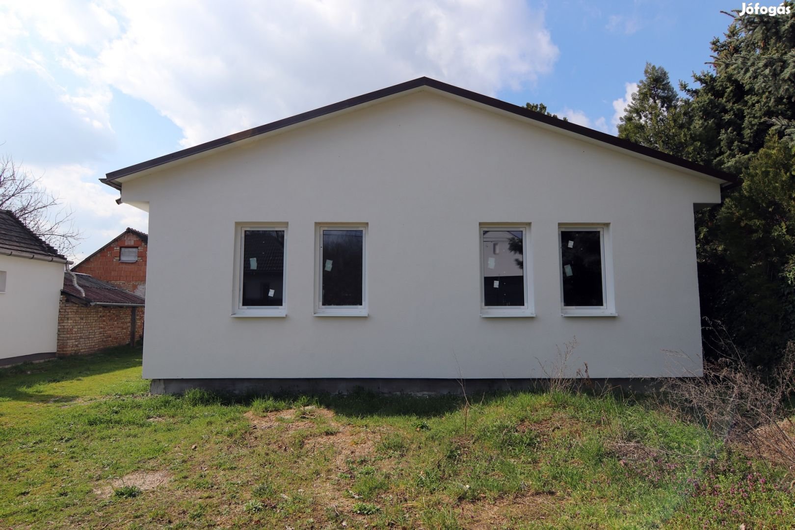 Győrújbaráton szerkezetkész családi ház nagy telekkel szuper áron