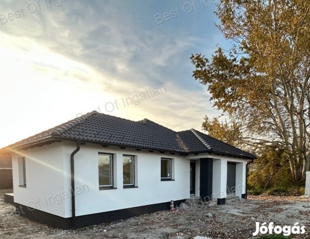 Győrzámolyon új építésű, nappali + 4 szobás családi ház, garázzsal