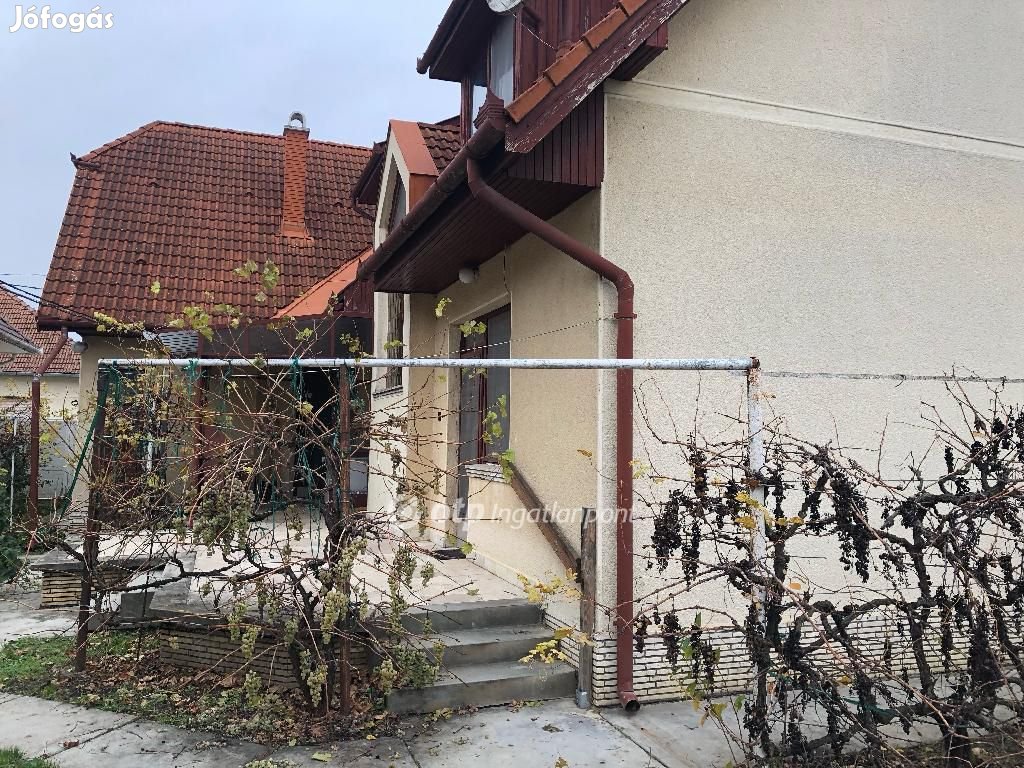 Gyulai 258 nm-es ház eladó
