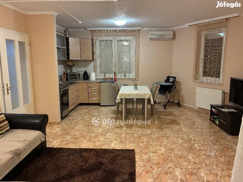 Gyulai 96 nm-es lakás eladó