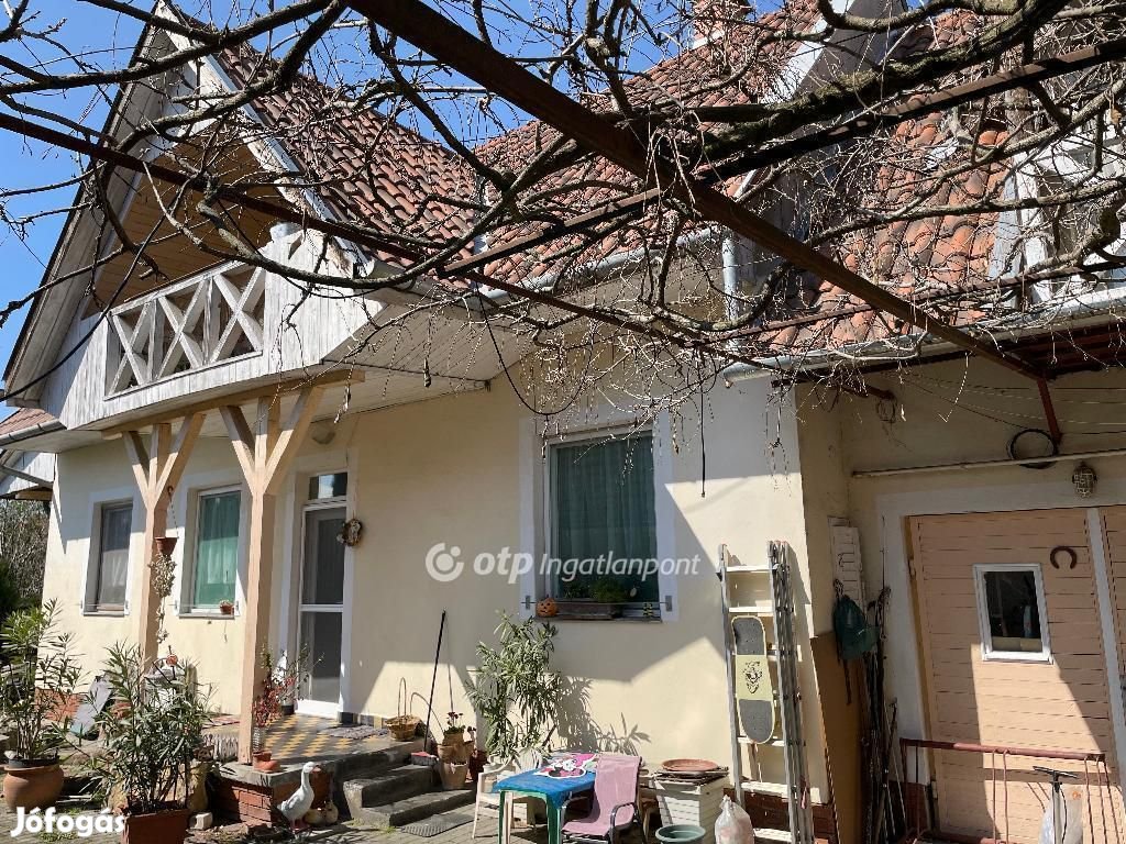 Gyulai eladó 260 nm-es ház