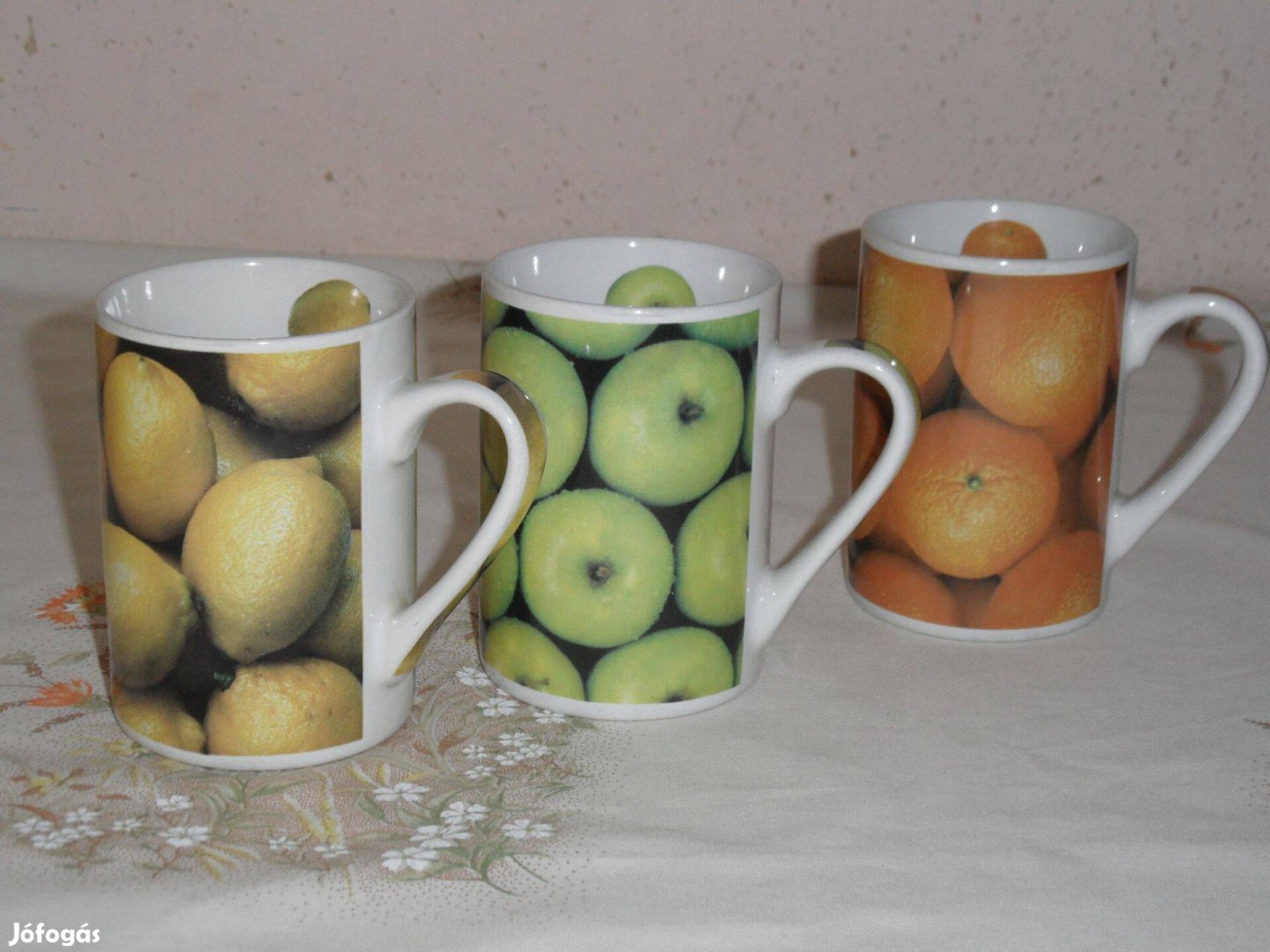 Gyümölcs mintás porcelán csésze, bögre ( 3 db. )