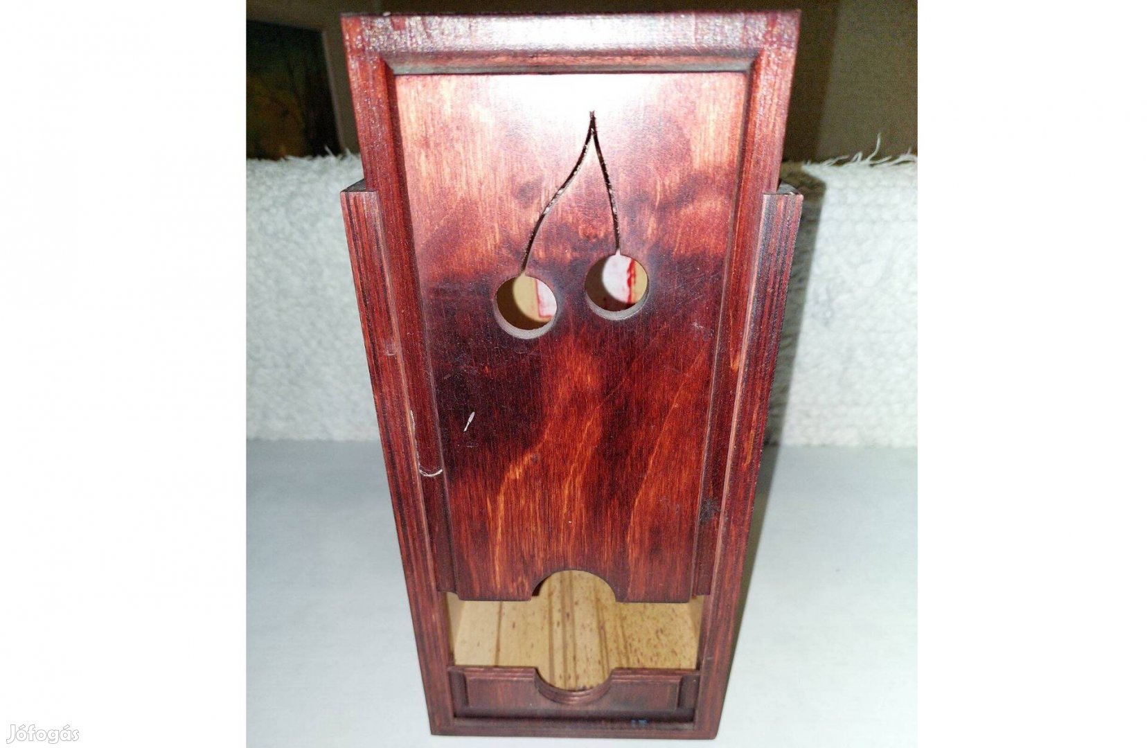 Gyümölcslé tartó fa doboz