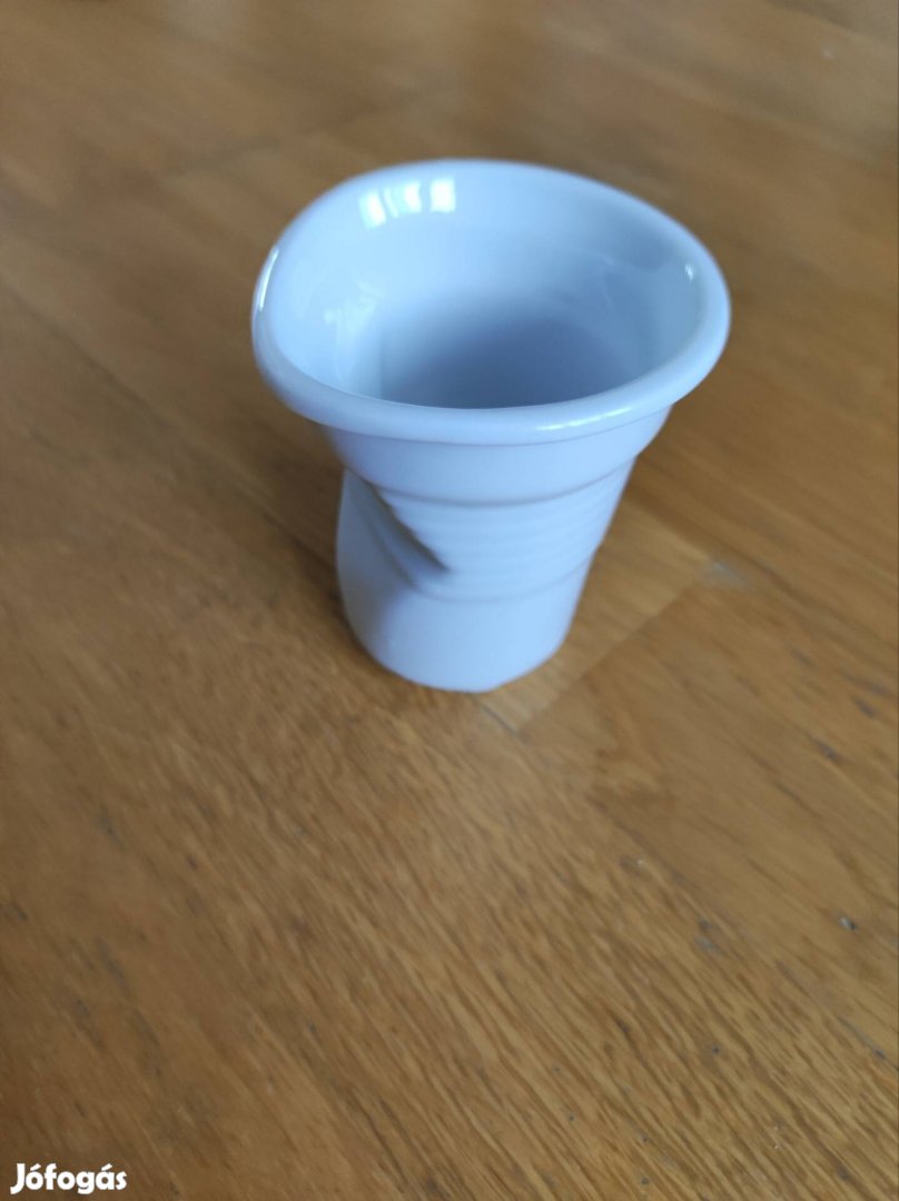 Gyürt porcelán csésze Buttlers