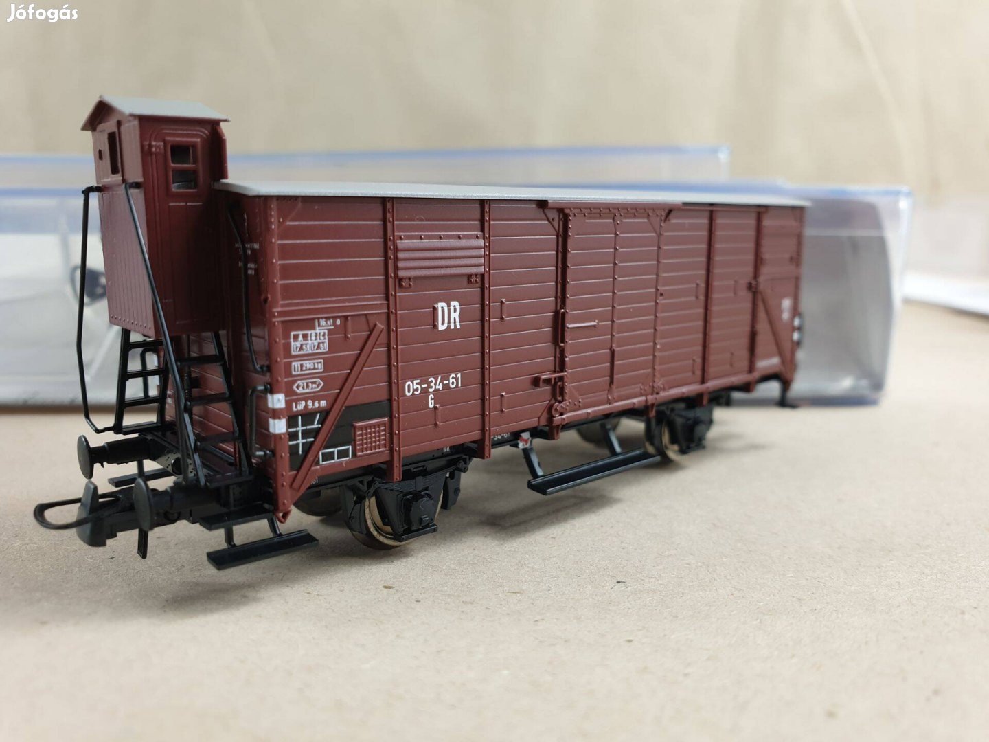 H0 Roco 76853 DR Zárt Tehervagon Fékezőházzal - Box Car (E3)