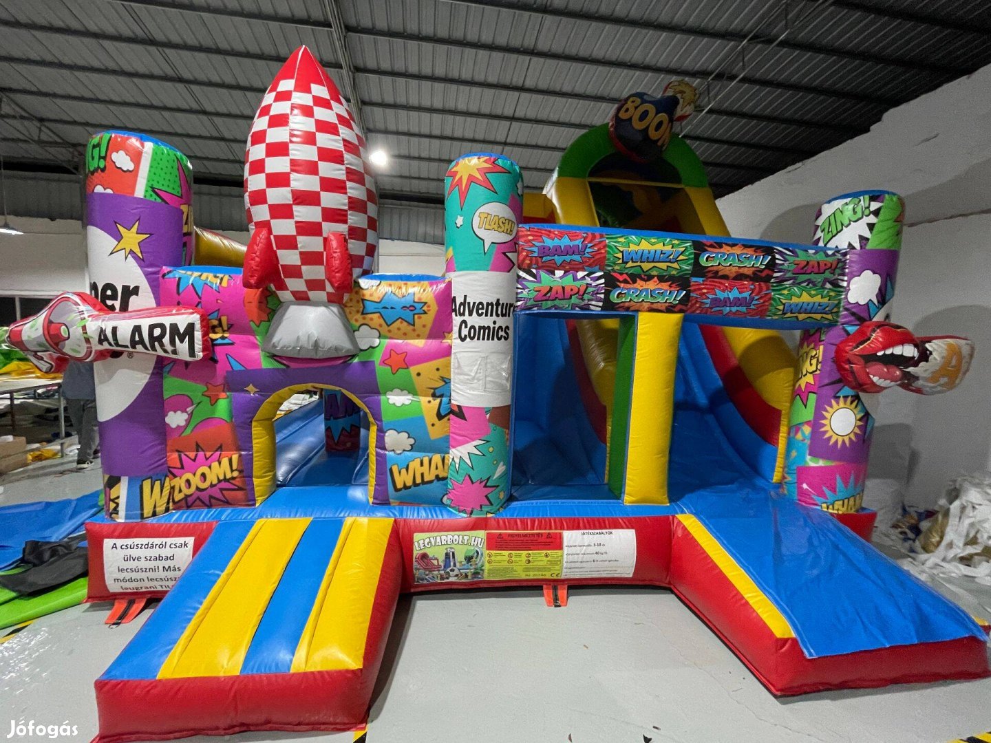 HJ48 Képregény csúszdás, akadályos légvár ugrálóvár