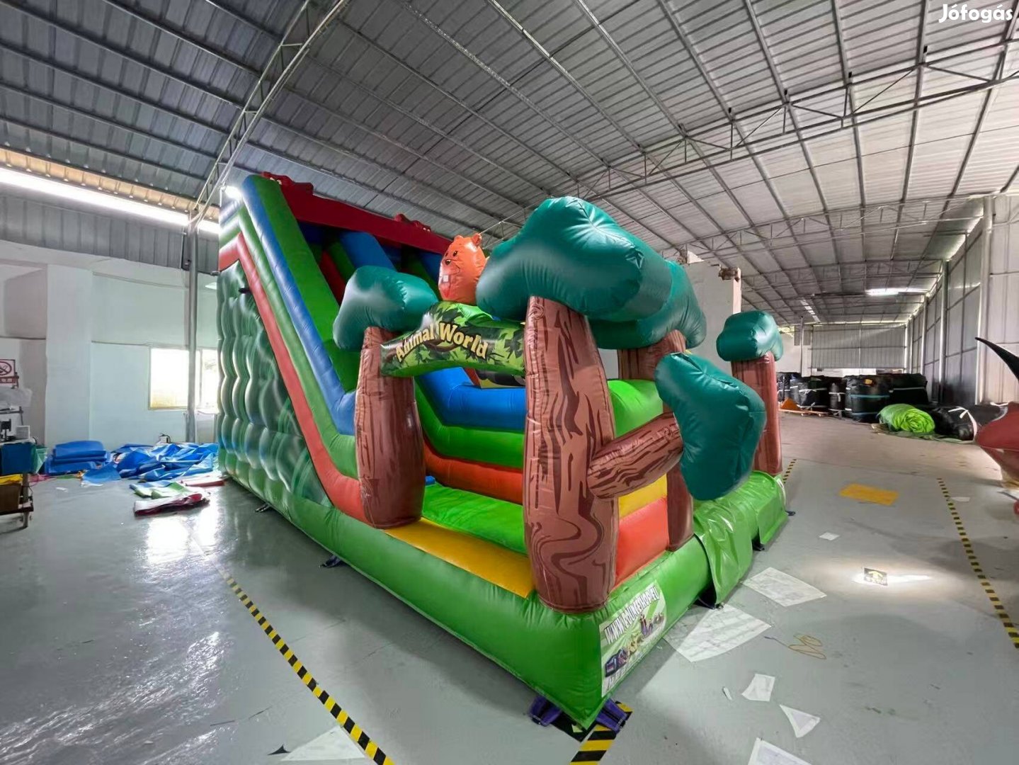 HJ92 Erdei állatok óriáscsúszda légvár ugrálóvár