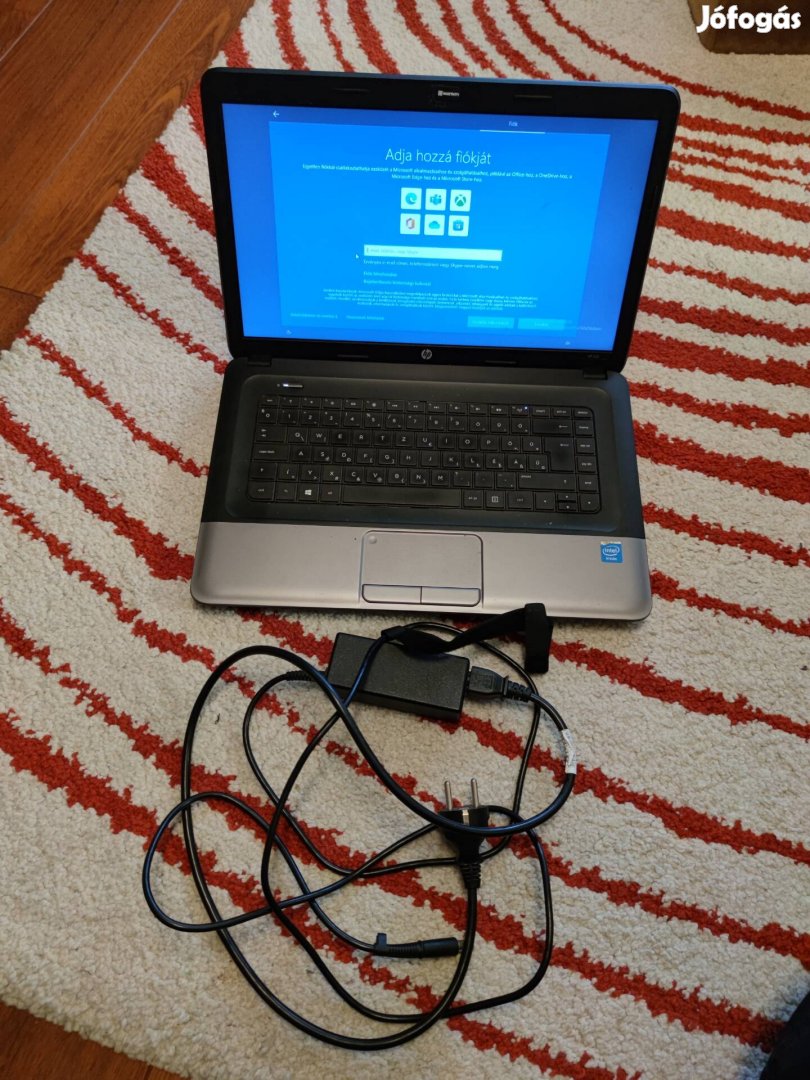 HP 250 laptop töltővel