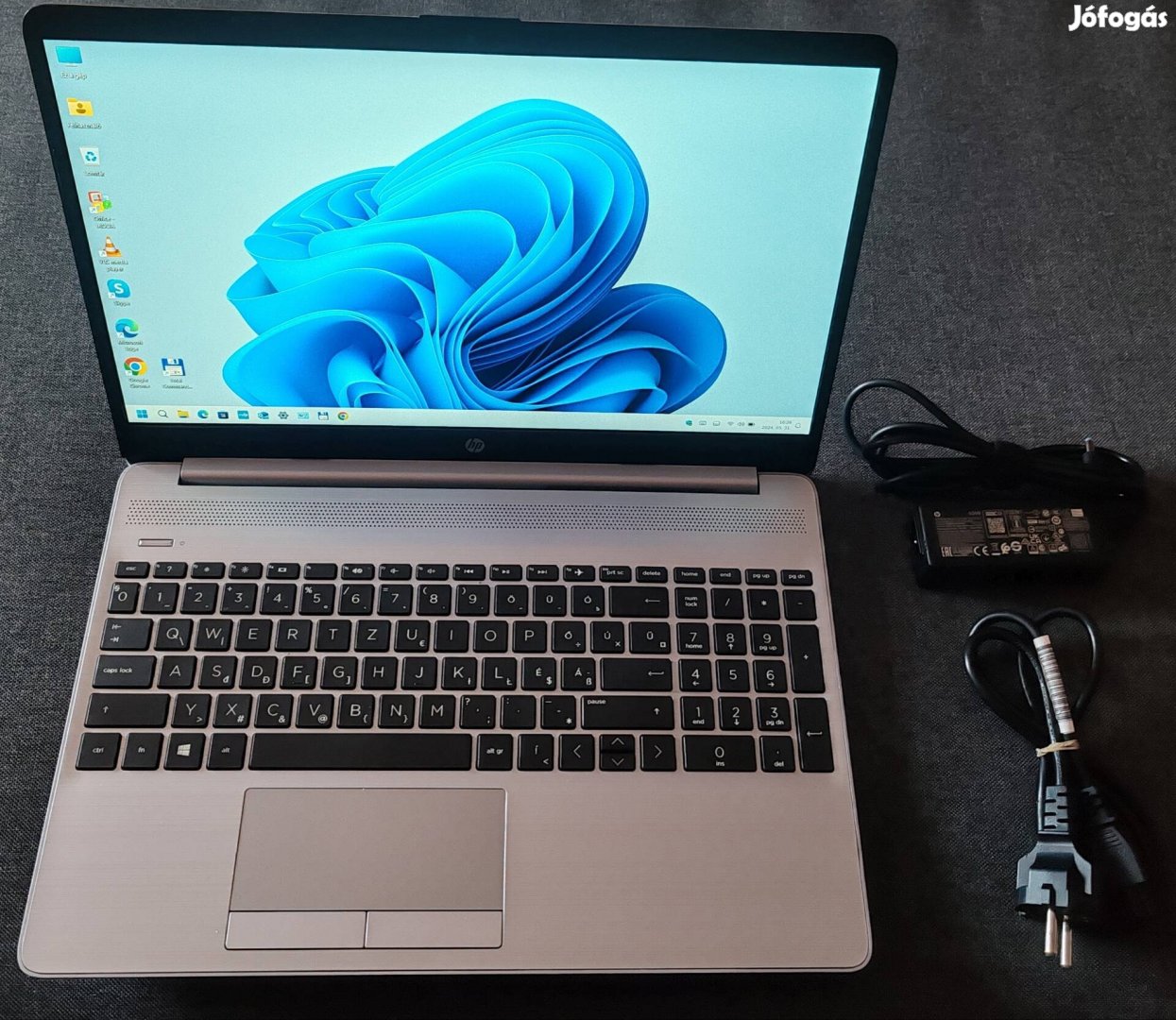 HP 255 G8 Ezüst Laptop + Latop táska