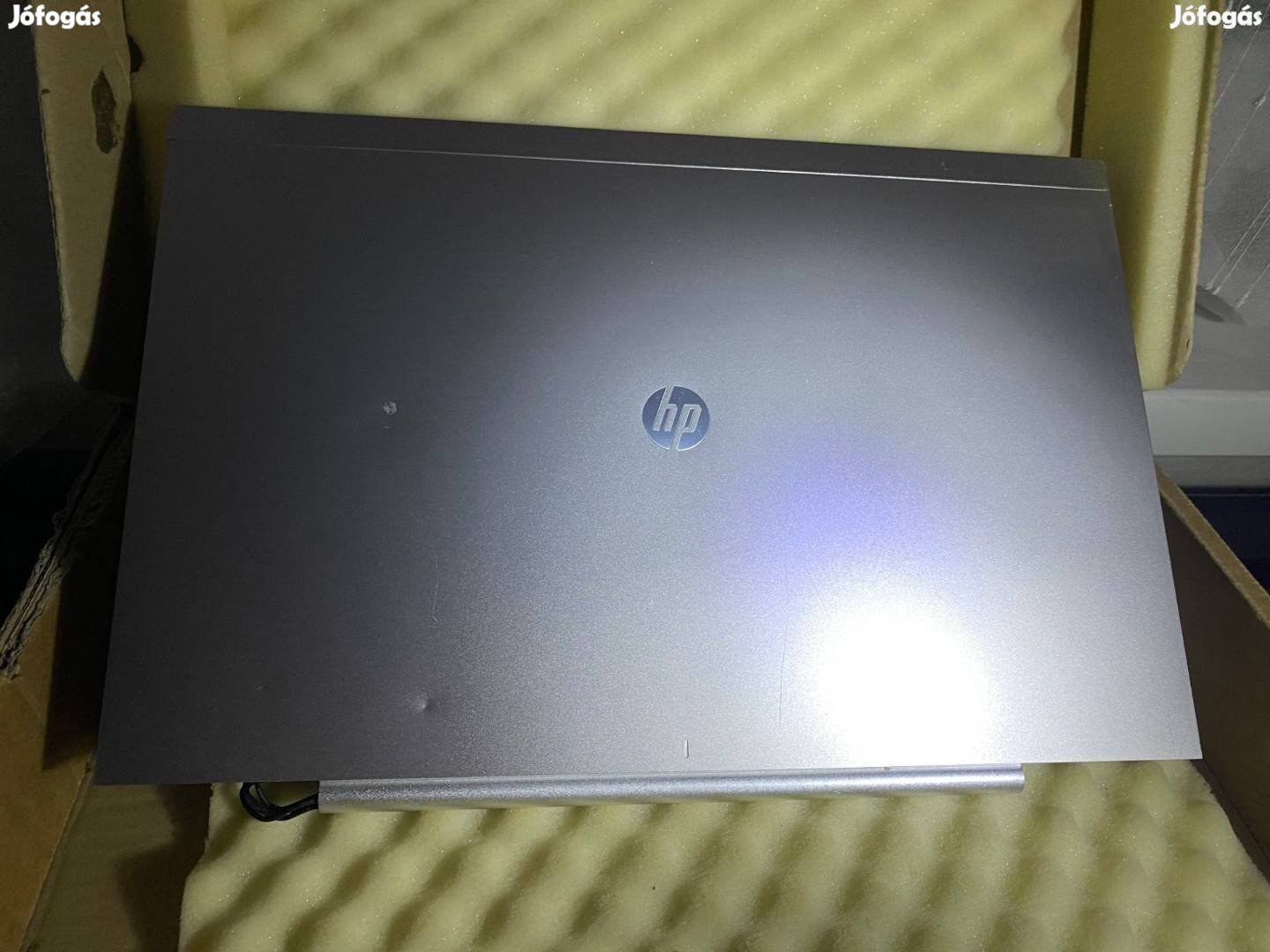 HP Elitebook 8560P fedlap 8560P hátlap 8560P bontás 641201-001