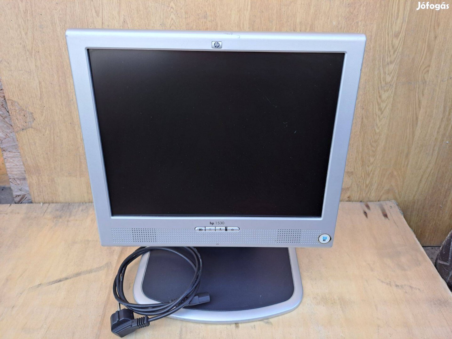 HP L1530 Összecsukható forgatható beépített hangszórós LCD Monitor