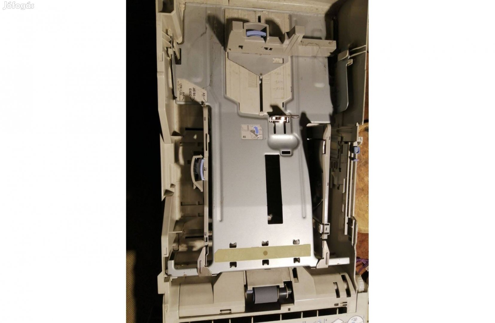 HP LJ 4100 Papír adagoló tálca