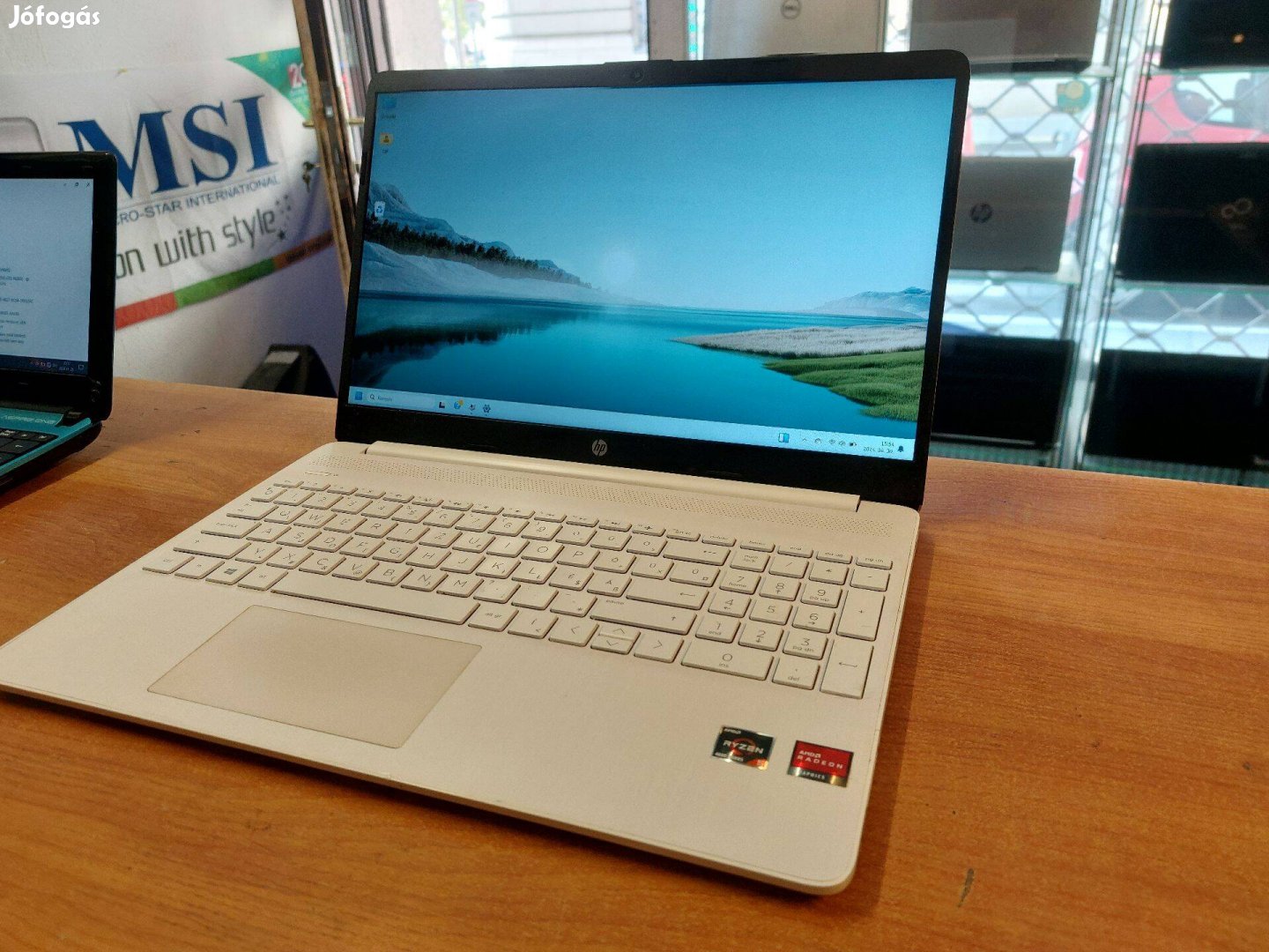 HP (Ryzen 5,FHD, 250 M.2, 8GB) notebook egyszerűbb játékokhoz!!!