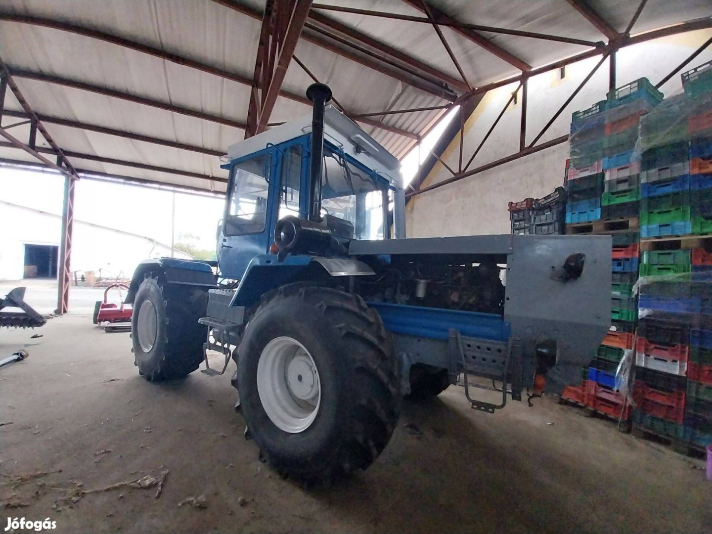 HTZ traktor, pótkocsi, múlcsozó