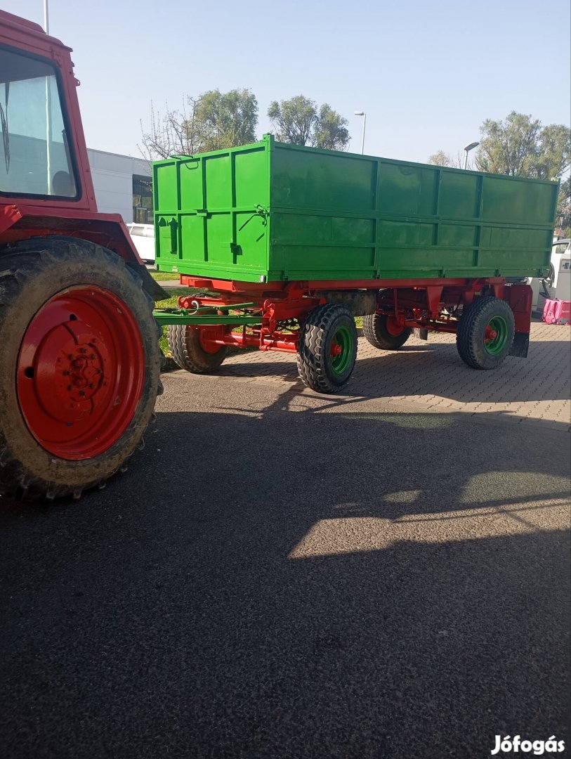 HW 60 11 pótkocsi kitűnő felújított állapotban.