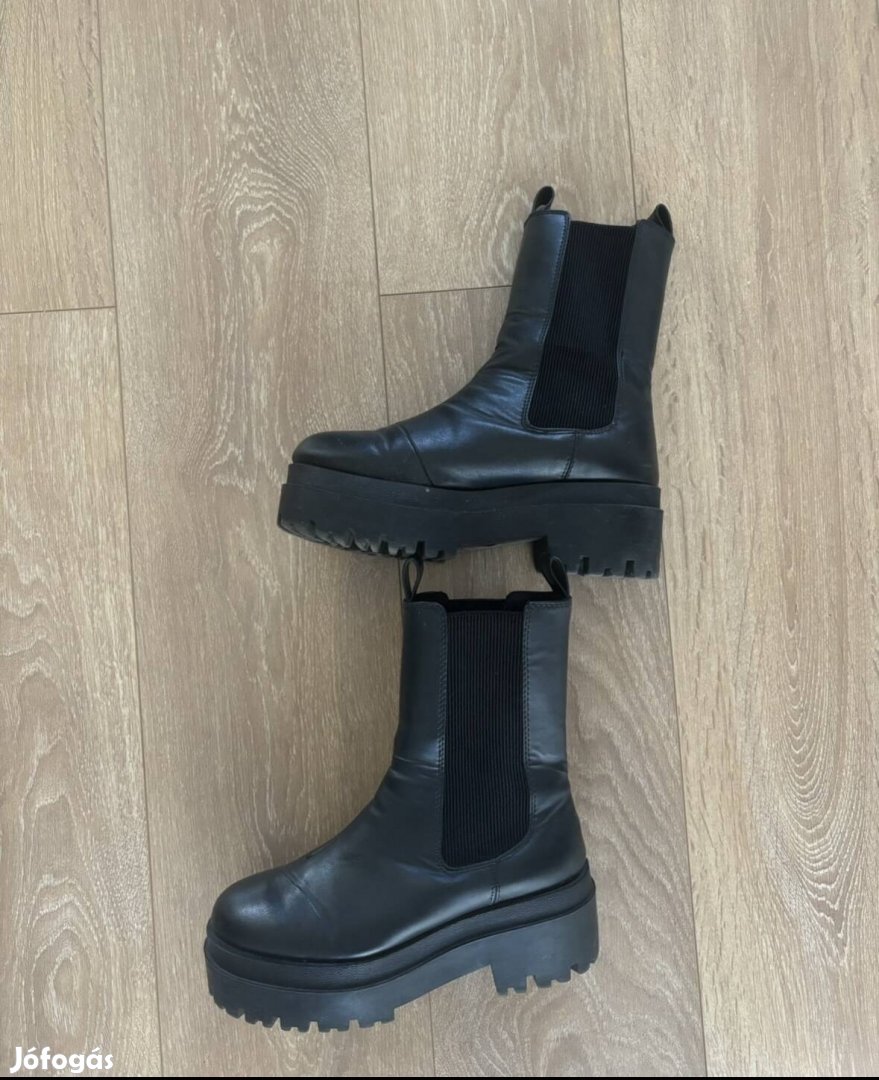 HM bakancs 37-es