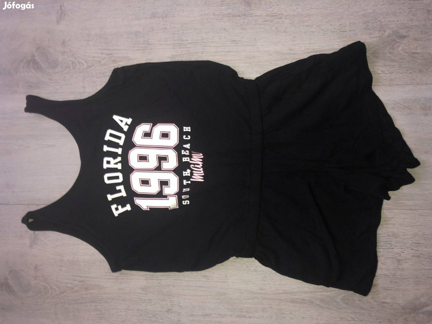 HM fekete, feliratos playsuit, nyári overál - 140, 9-10 év