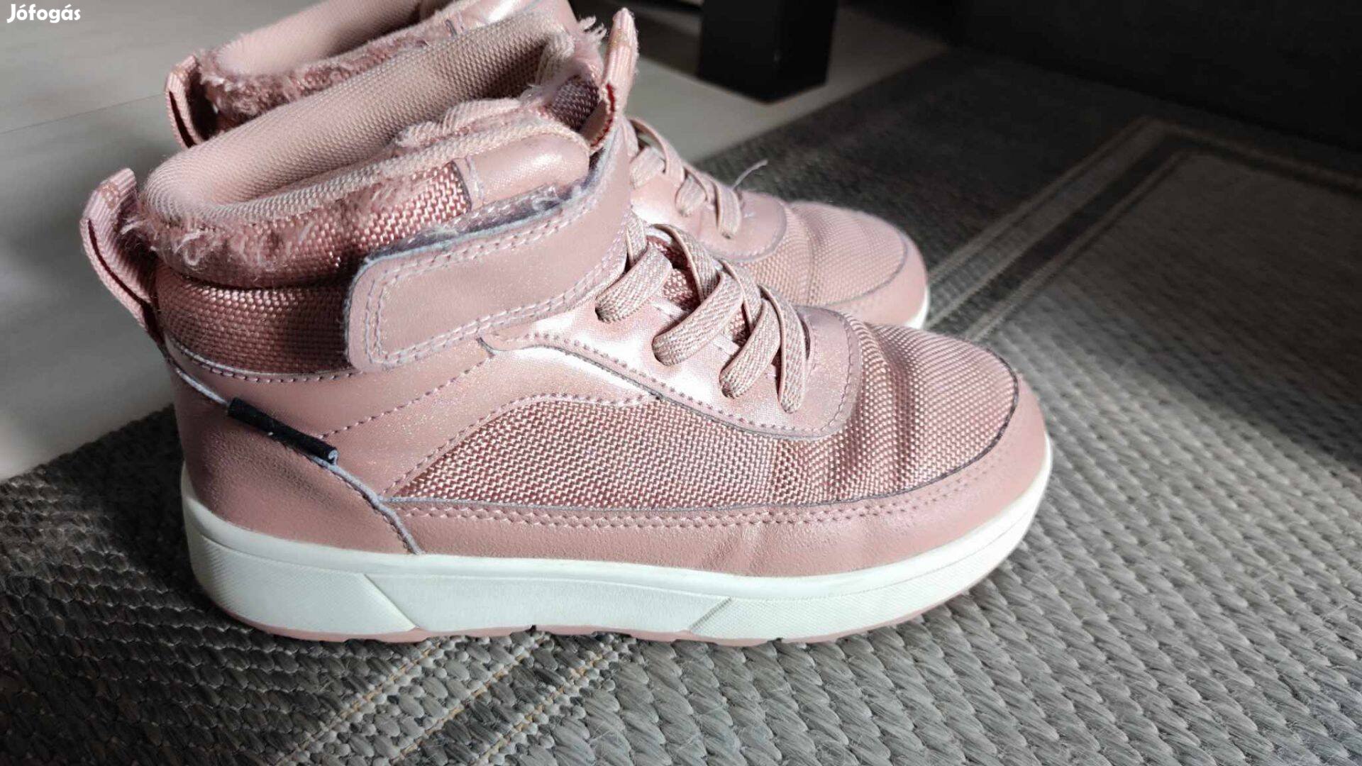 HM magasszárú, vízálló tornacipő, 29-es 3000 Ft