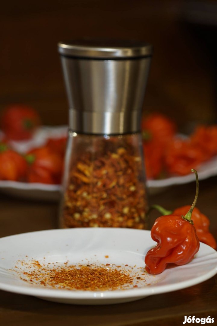 Habanero red chili paprika fűszermalomban 