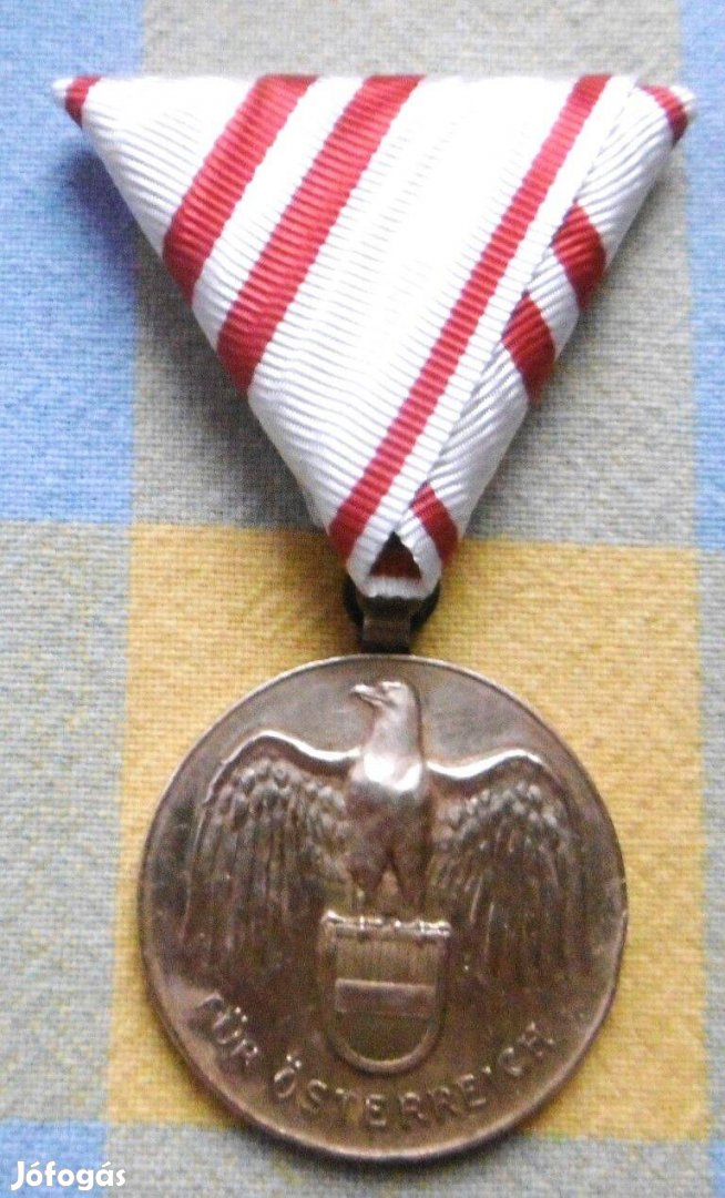 Háborús kitüntetés Osztrák T1 hadiszalaggal